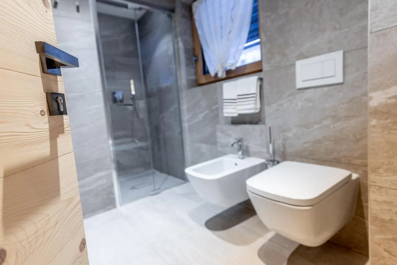 Chalet Imbosc'Che - 5 Beautiful Rooms In Charming B&B Livigno 0*,  Italy