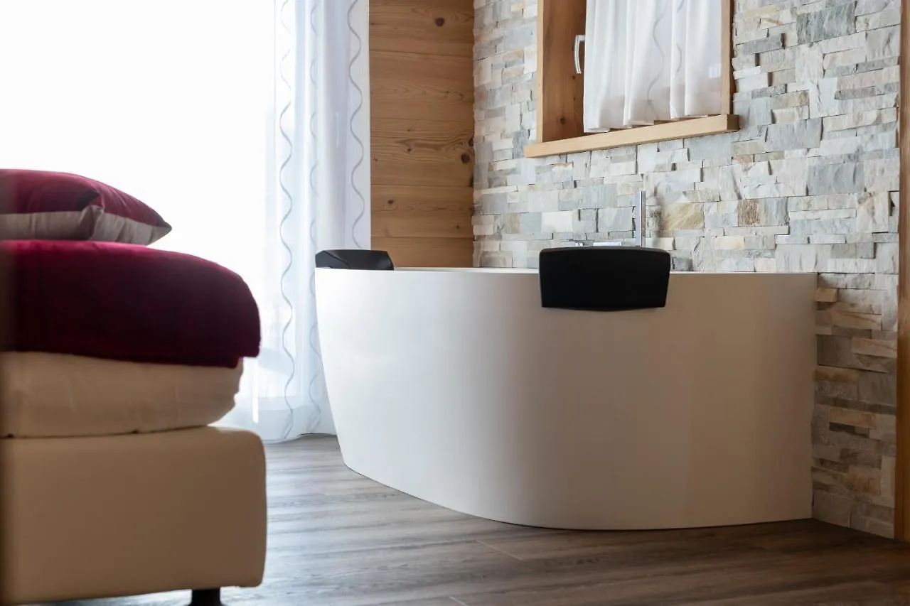 Guest house Chalet Imbosc'Che - 5 Beautiful Rooms In Charming B&B Livigno