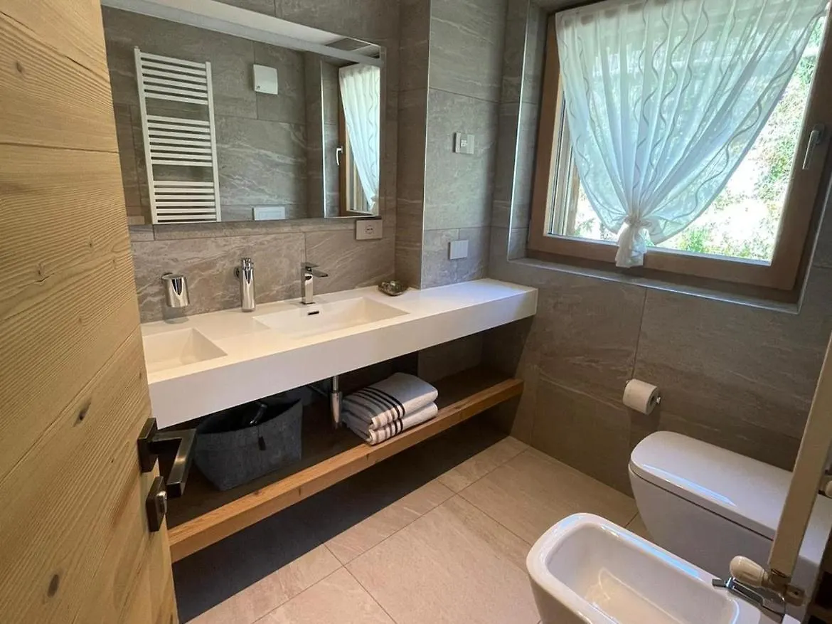 Chalet Imbosc'Che - 5 Beautiful Rooms In Charming B&B Livigno 0*,  Italy